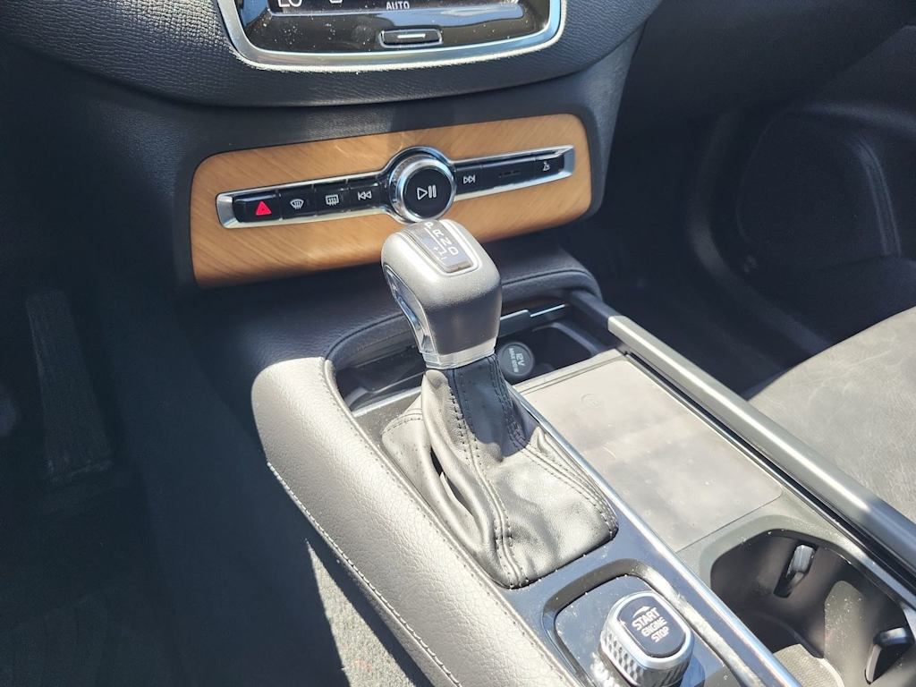 Thumbnail: 2022 Volvo XC90 - 16