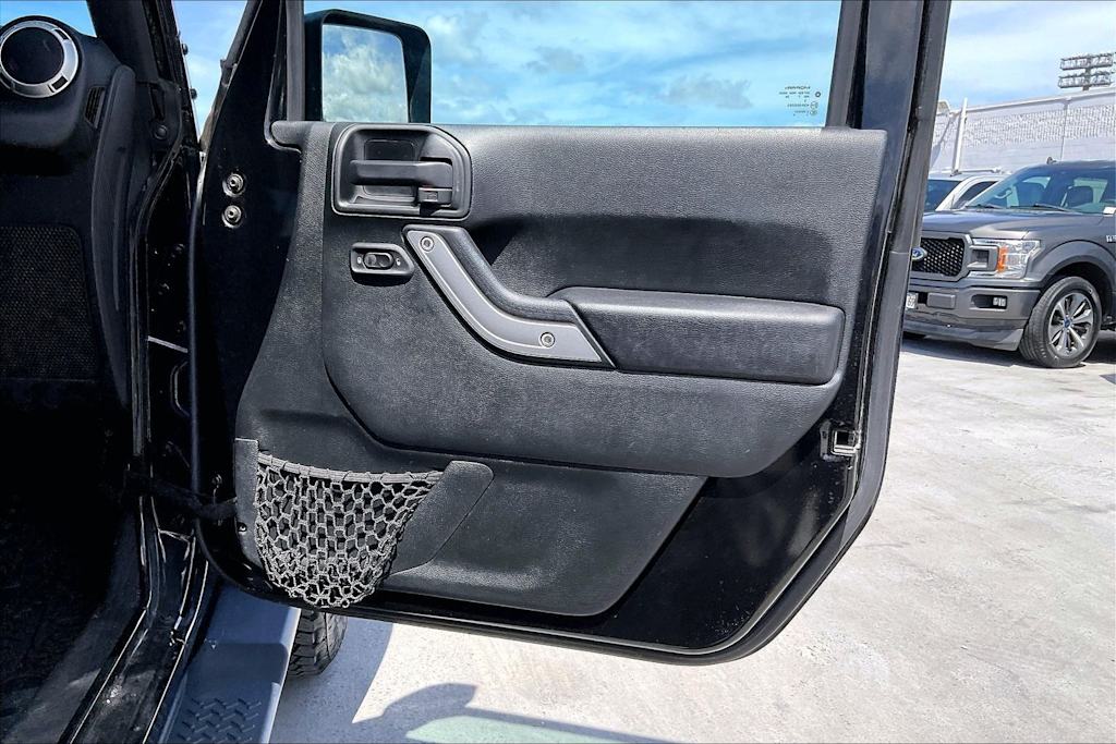 Thumbnail: 2017 Jeep Wrangler - 28