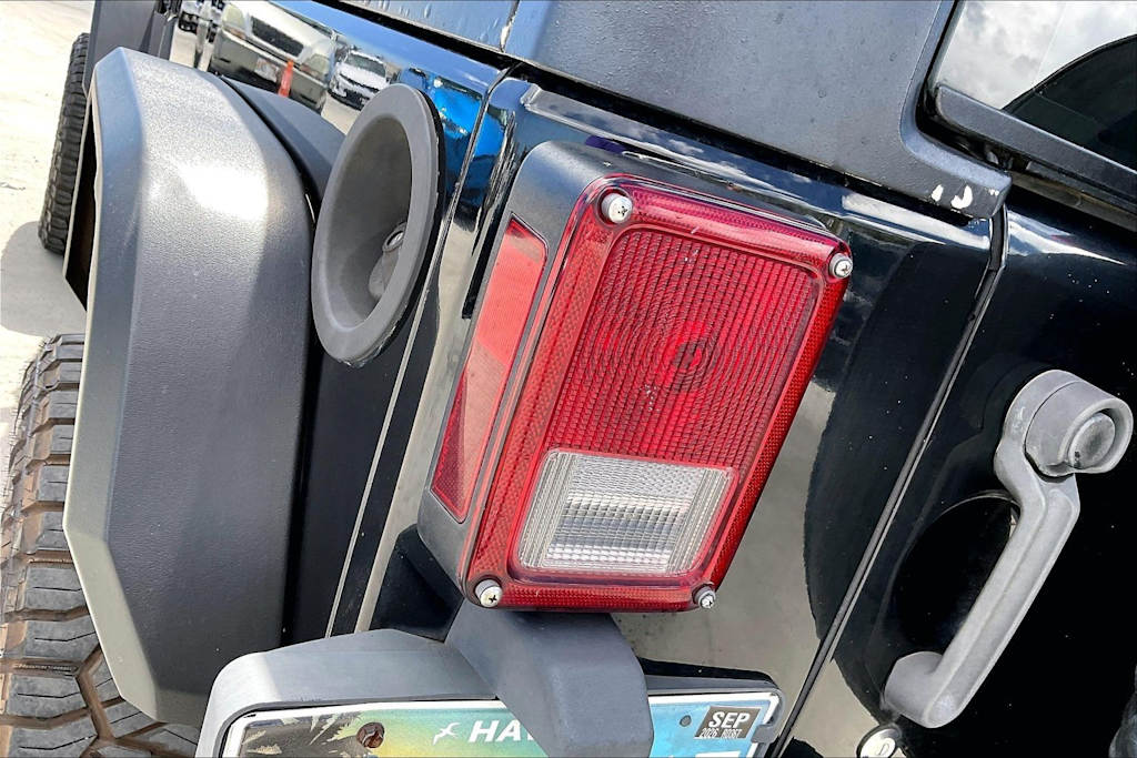 Thumbnail: 2013 Jeep Wrangler - 32
