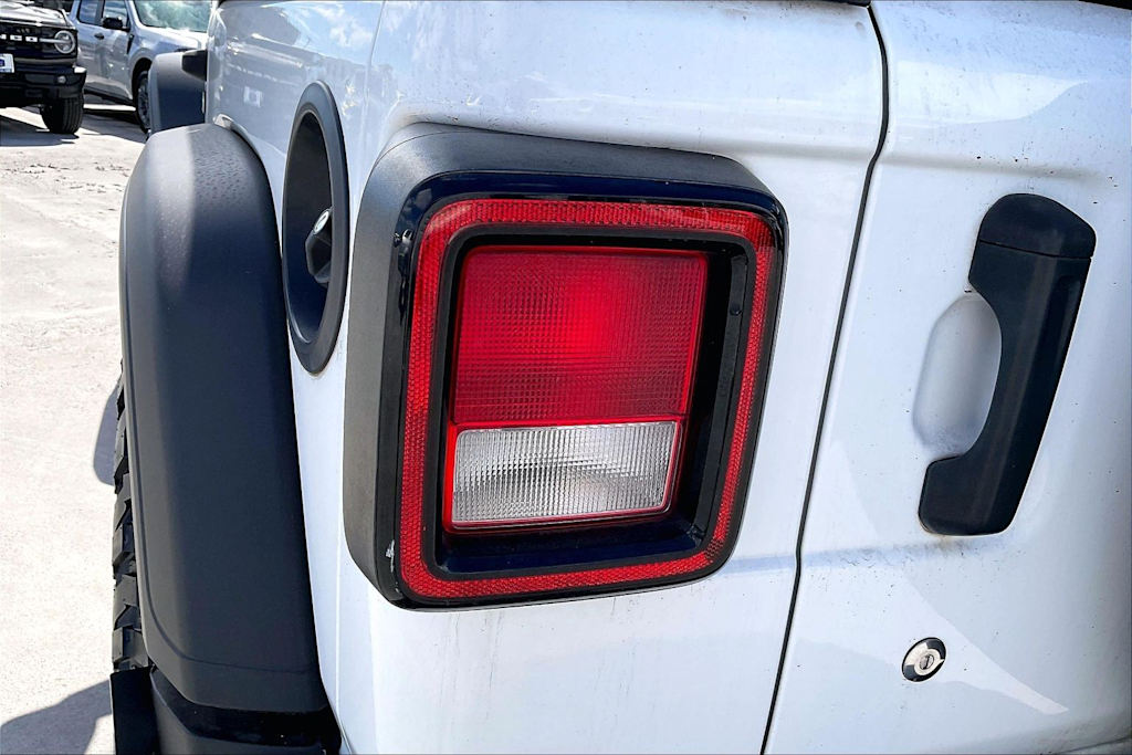 Thumbnail: 2019 Jeep Wrangler - 32