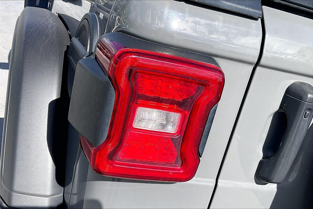 Thumbnail: 2022 Jeep Wrangler - 32