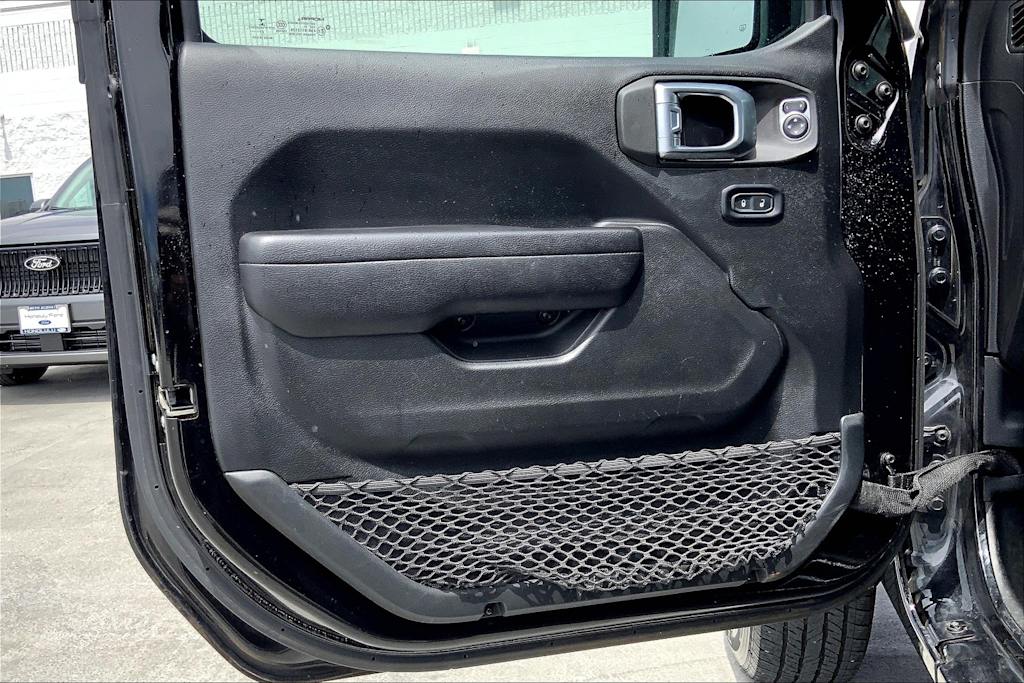 Thumbnail: 2021 Jeep Wrangler - 27
