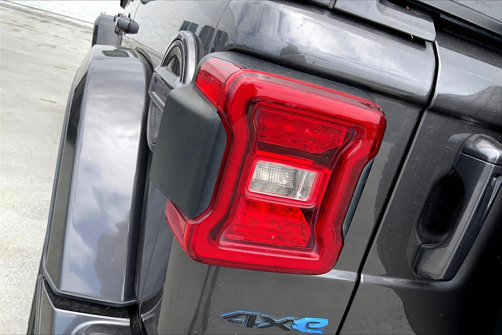 Thumbnail: 2021 Jeep Wrangler - 32