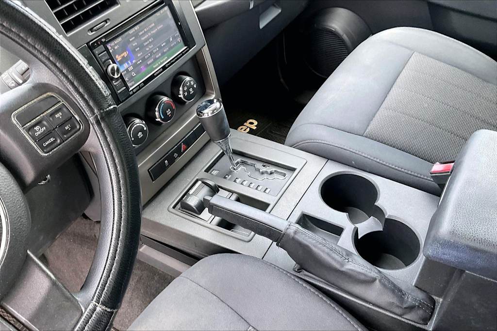 Thumbnail: 2012 Jeep Liberty - 17