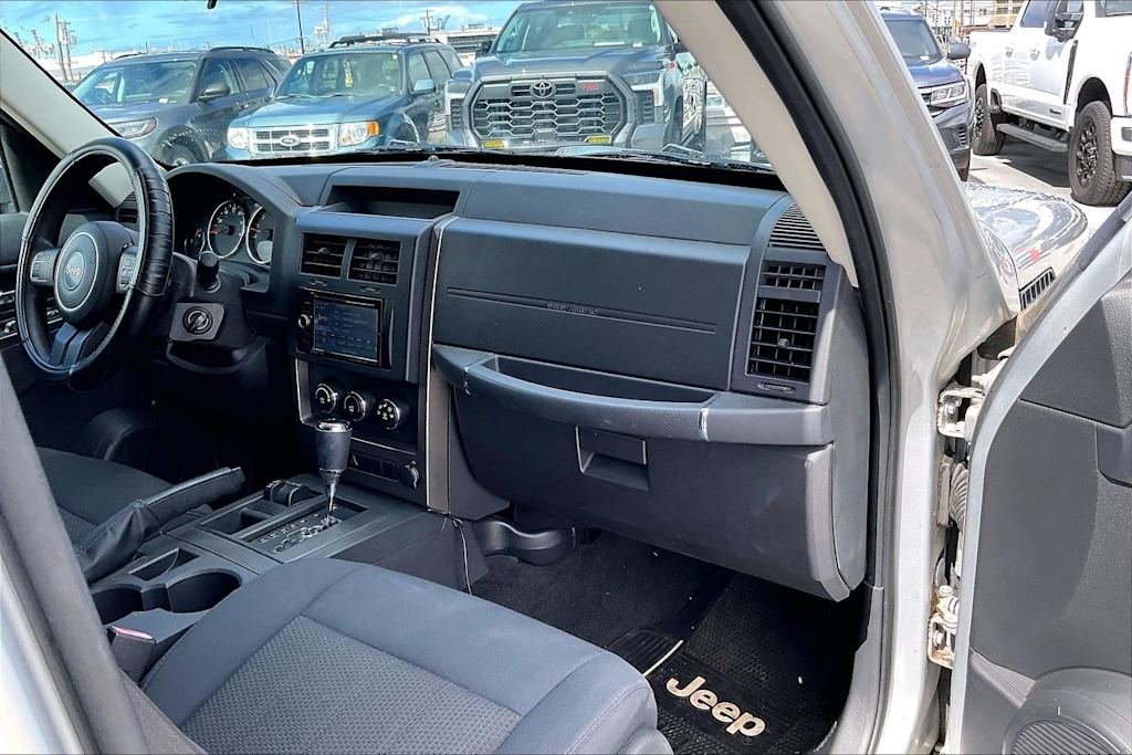 Thumbnail: 2012 Jeep Liberty - 15