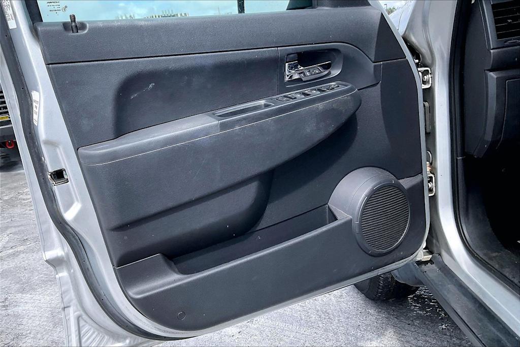 Thumbnail: 2012 Jeep Liberty - 27