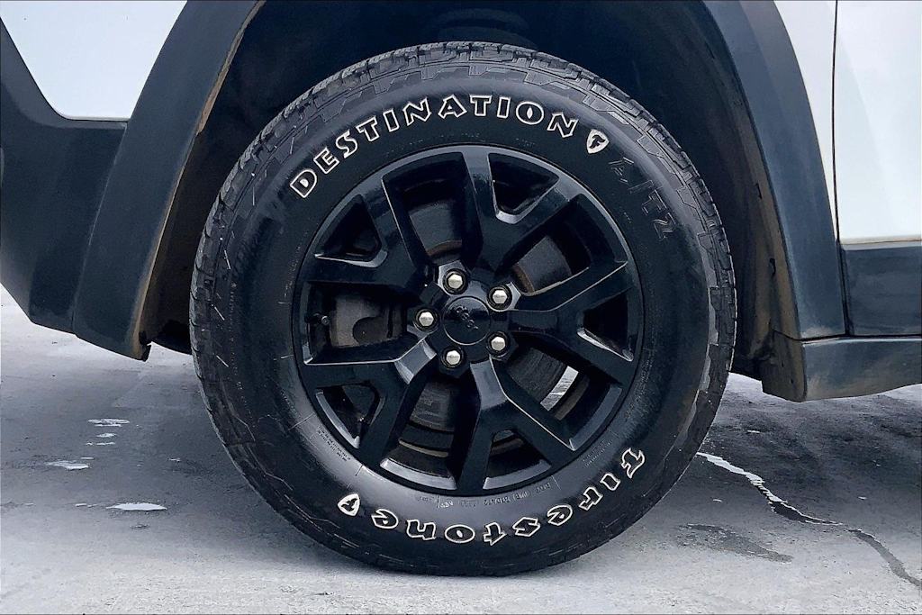 Thumbnail: 2015 Jeep Cherokee - 7