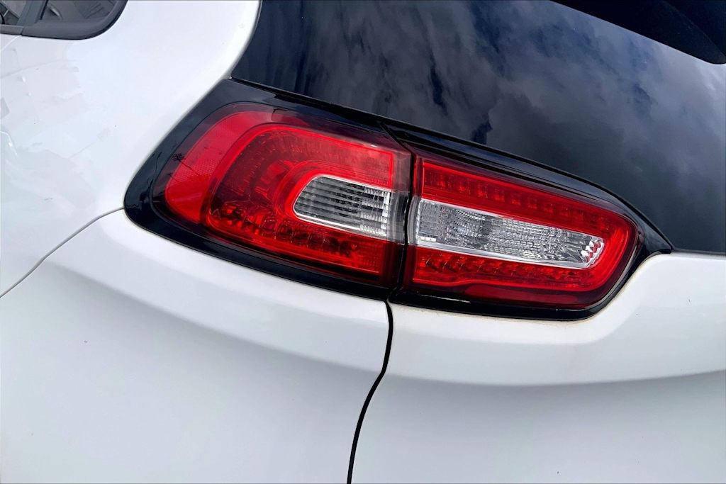 Thumbnail: 2015 Jeep Cherokee - 32