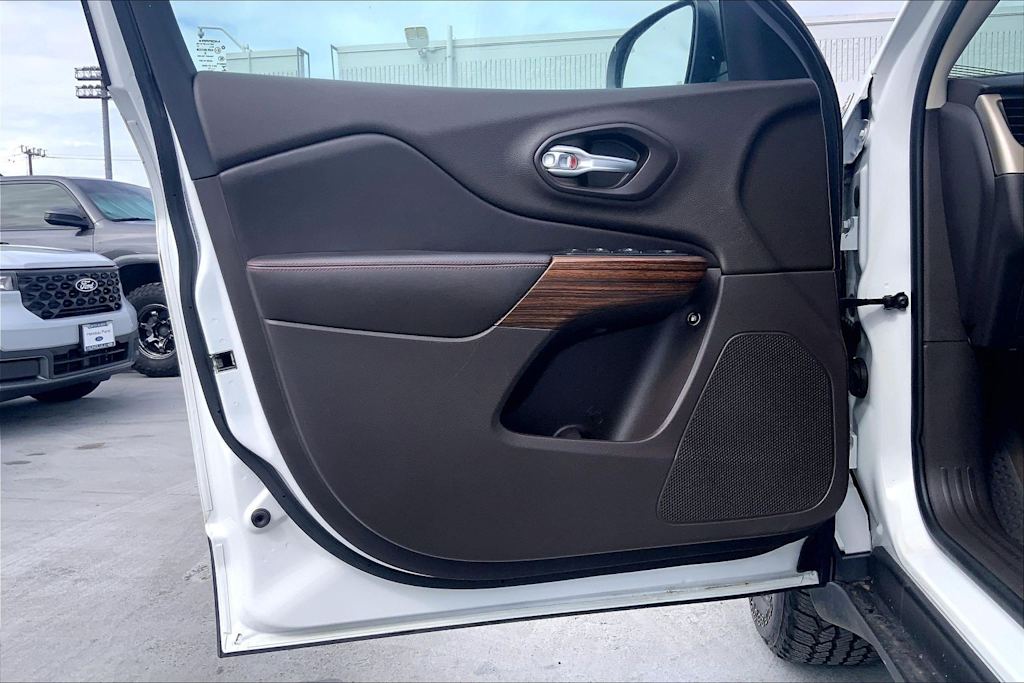 Thumbnail: 2015 Jeep Cherokee - 27