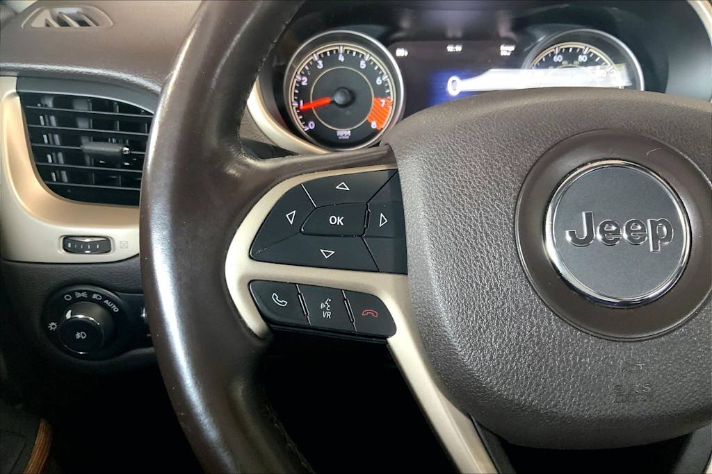 Thumbnail: 2015 Jeep Cherokee - 24