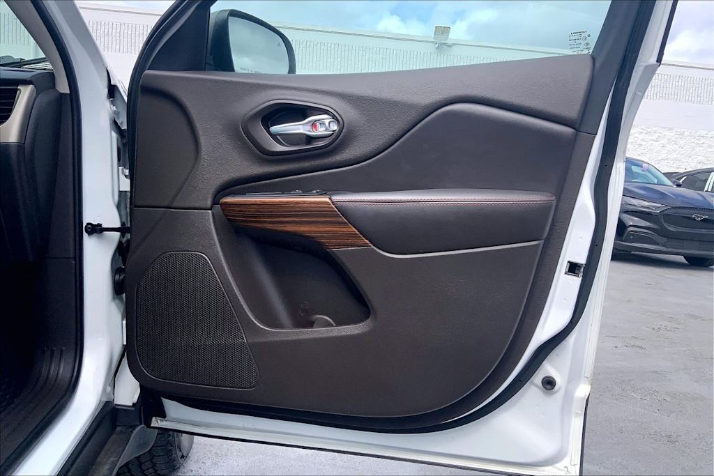 Thumbnail: 2015 Jeep Cherokee - 28