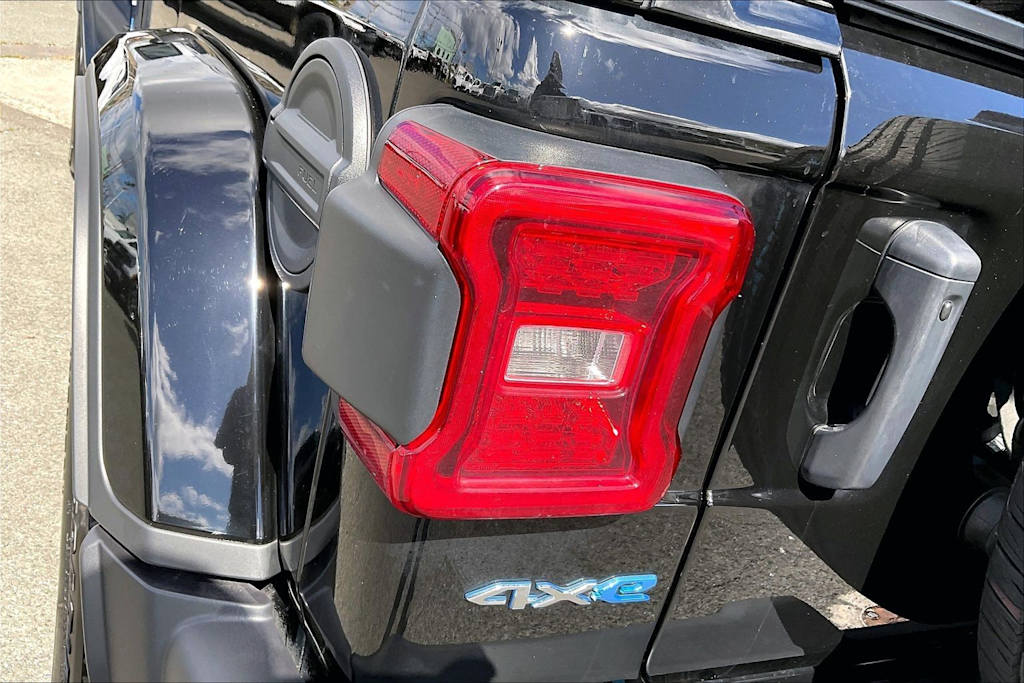 Thumbnail: 2024 Jeep Wrangler - 32