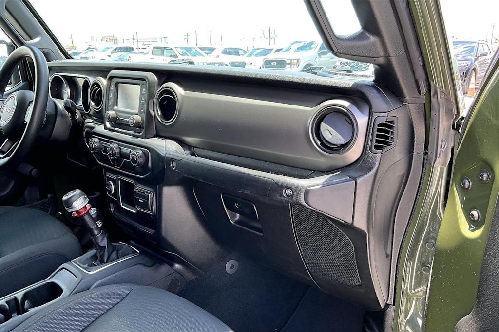 Thumbnail: 2021 Jeep Gladiator - 24