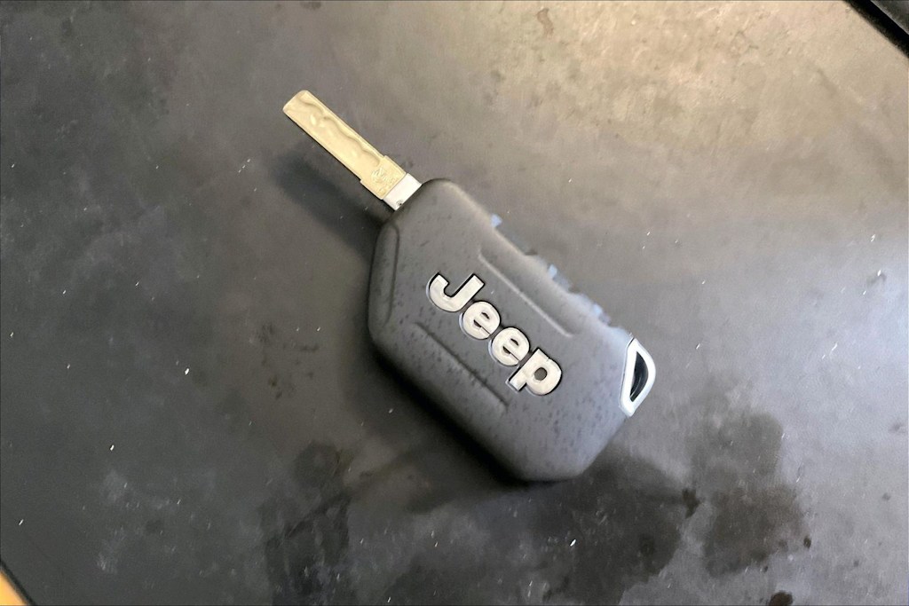 Thumbnail: 2021 Jeep Gladiator - 17