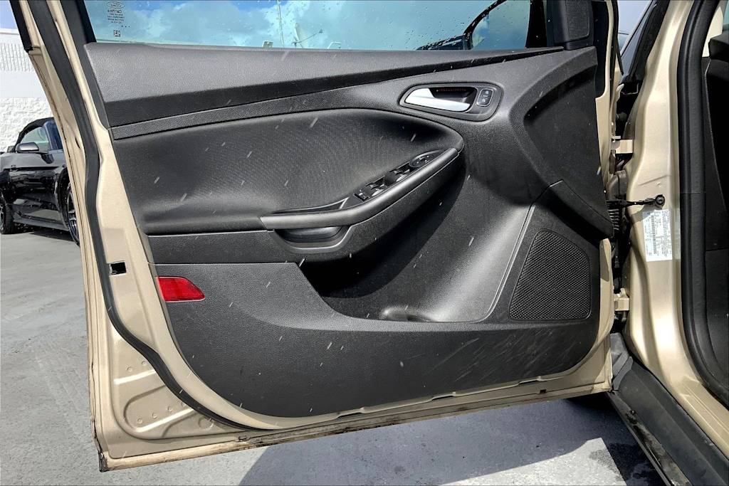 Thumbnail: 2017 Ford Focus - 27