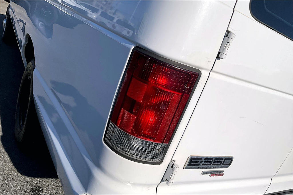 Thumbnail: 2011 Ford Econoline - 32