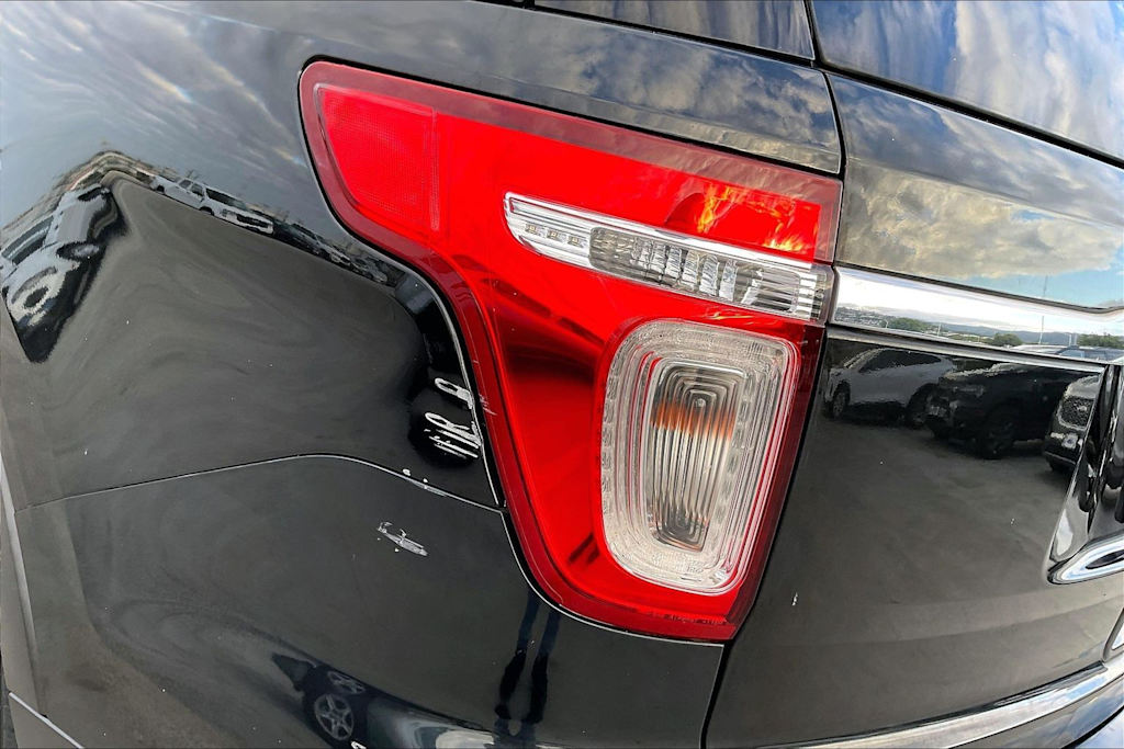 Thumbnail: 2014 Ford Explorer - 32