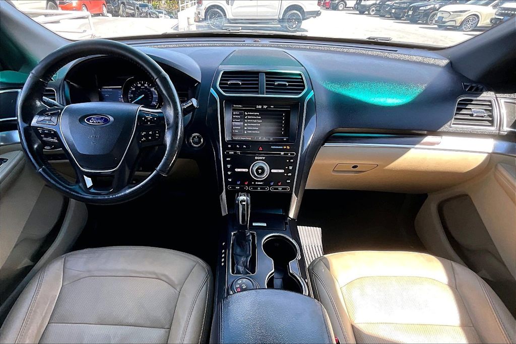 Thumbnail: 2016 Ford Explorer - 9
