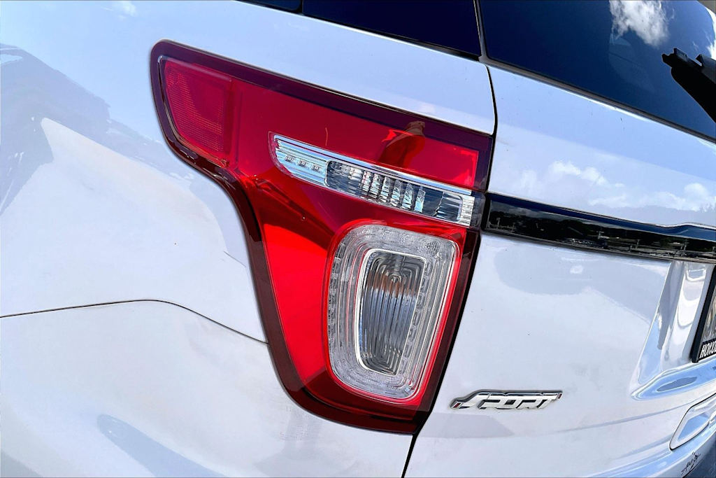 Thumbnail: 2014 Ford Explorer - 32
