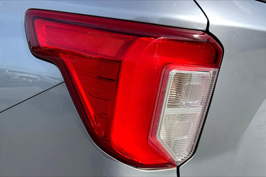 Thumbnail: 2021 Ford Explorer - 32