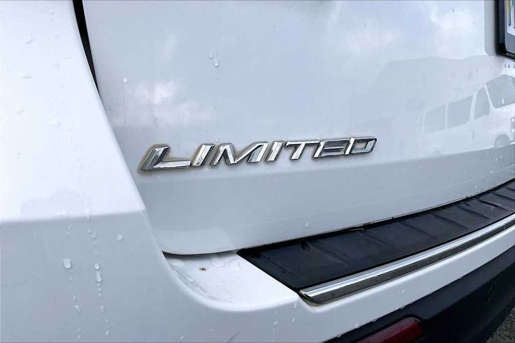Thumbnail: 2022 Ford Explorer - 7