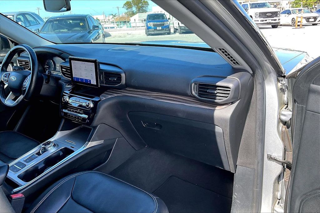 Thumbnail: 2022 Ford Explorer - 25