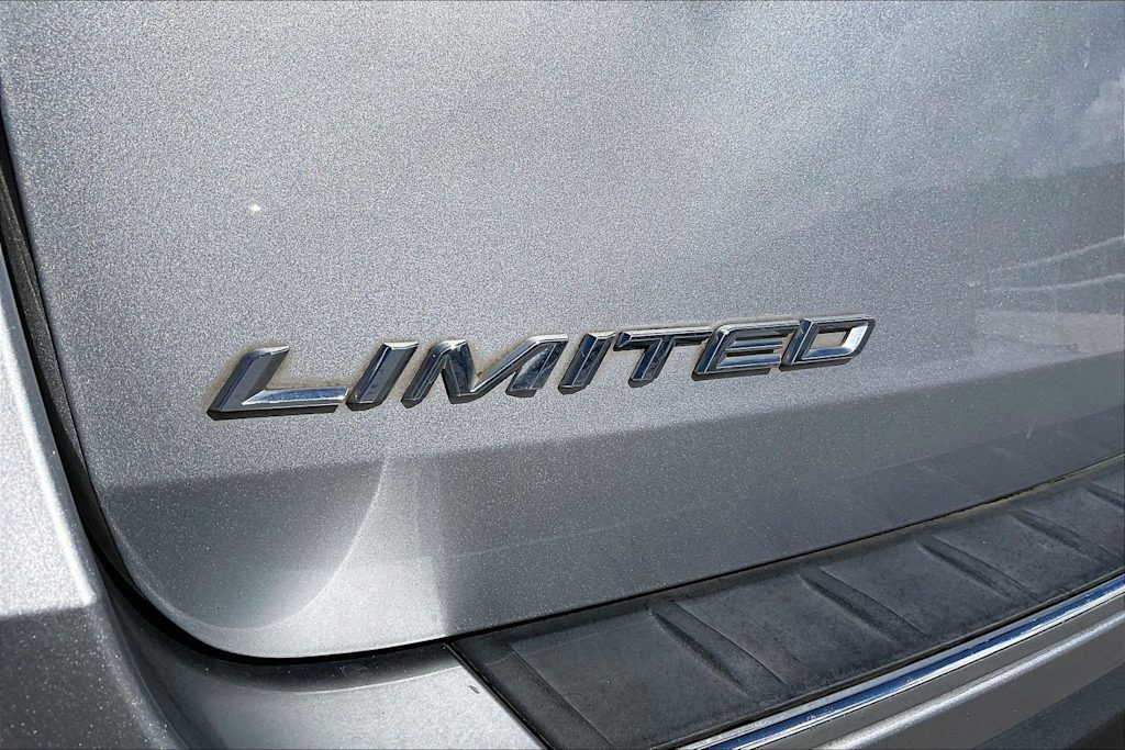 Thumbnail: 2022 Ford Explorer - 7