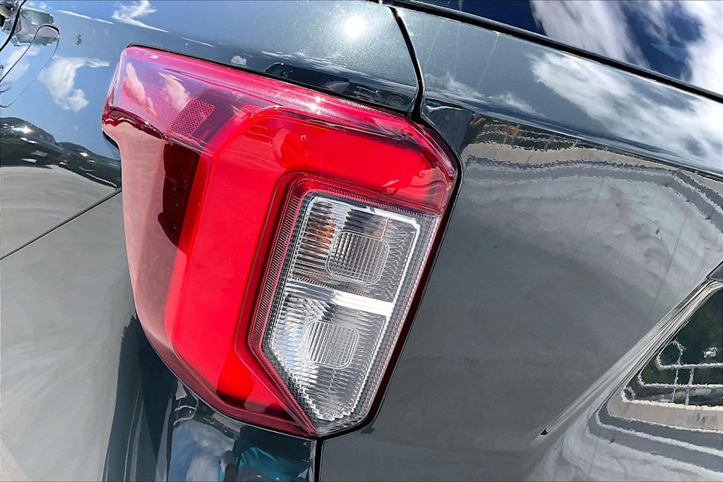 Thumbnail: 2022 Ford Explorer - 32