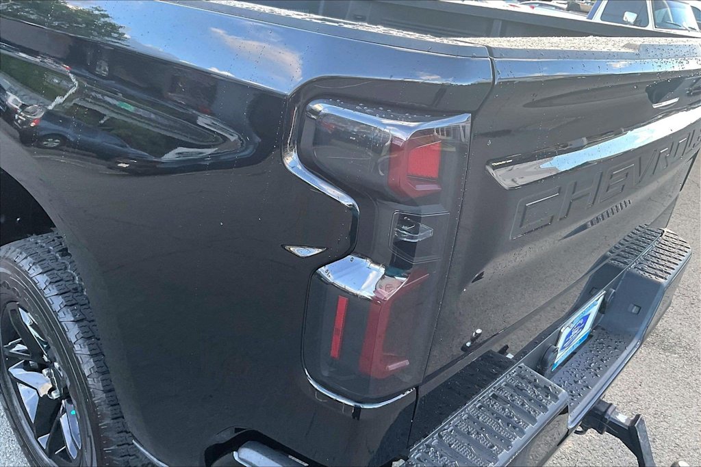 Thumbnail: 2021 Chevrolet Silverado 1500 - 32