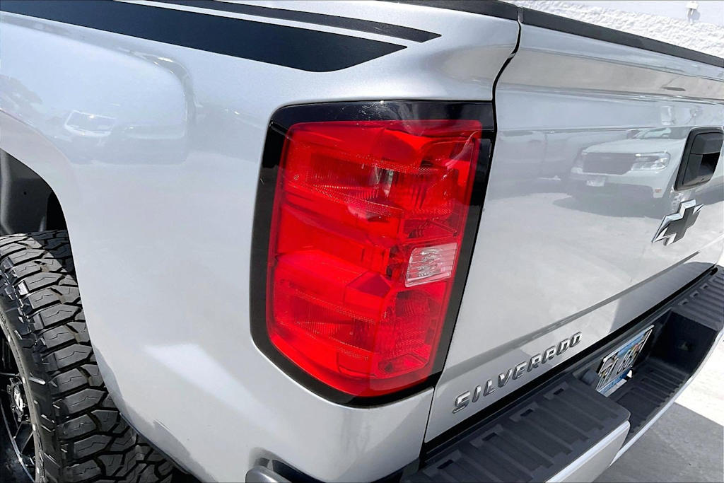Thumbnail: 2018 Chevrolet Silverado 1500 - 32