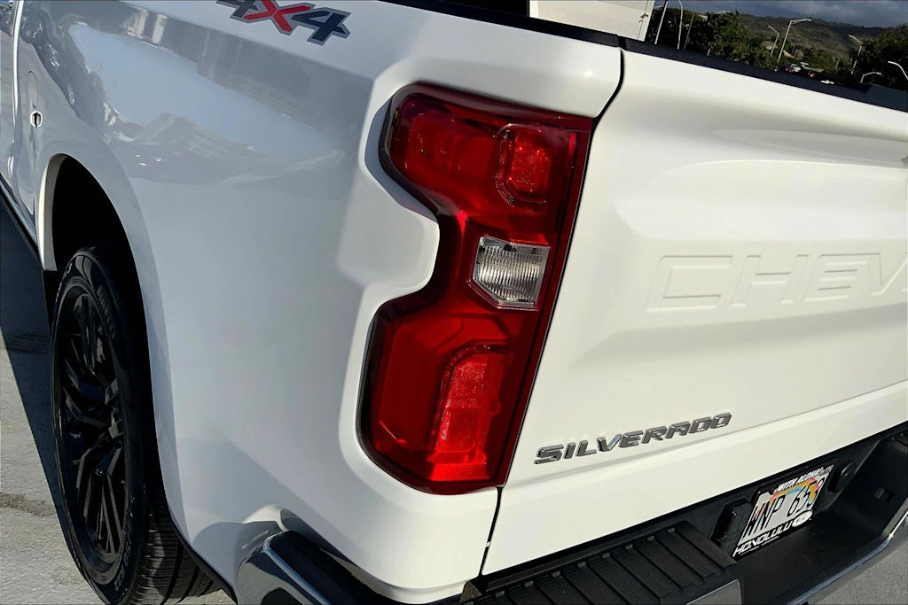 Thumbnail: 2023 Chevrolet Silverado 1500 - 32