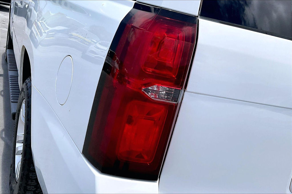 Thumbnail: 2016 Chevrolet Suburban - 32