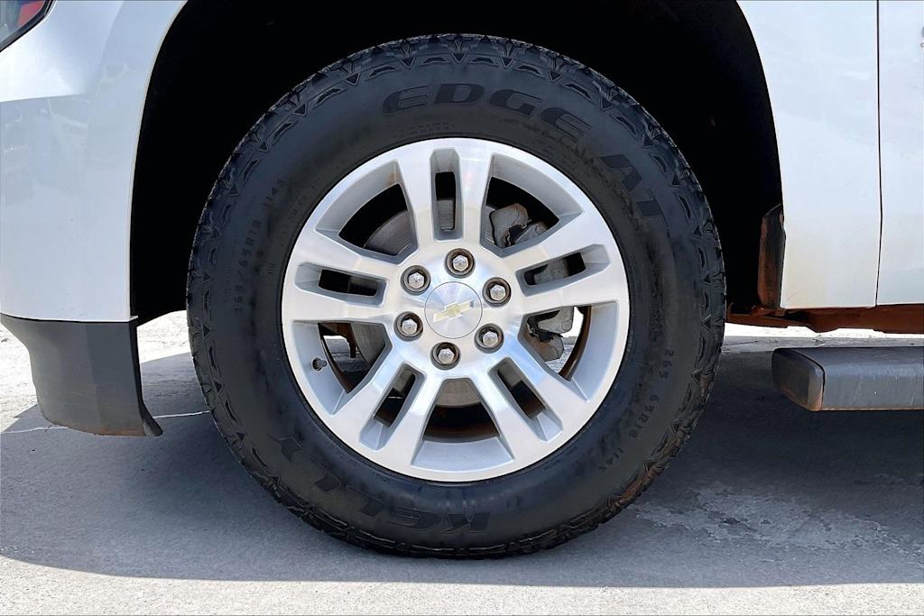 Thumbnail: 2016 Chevrolet Suburban - 8