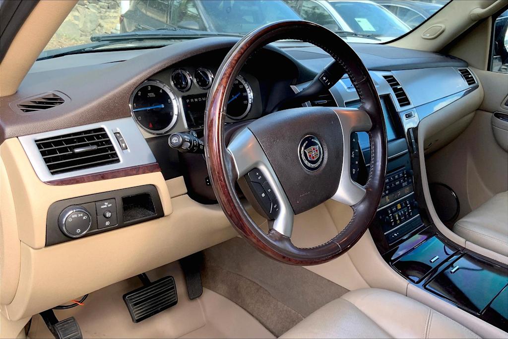 2011 Cadillac Escalade  2