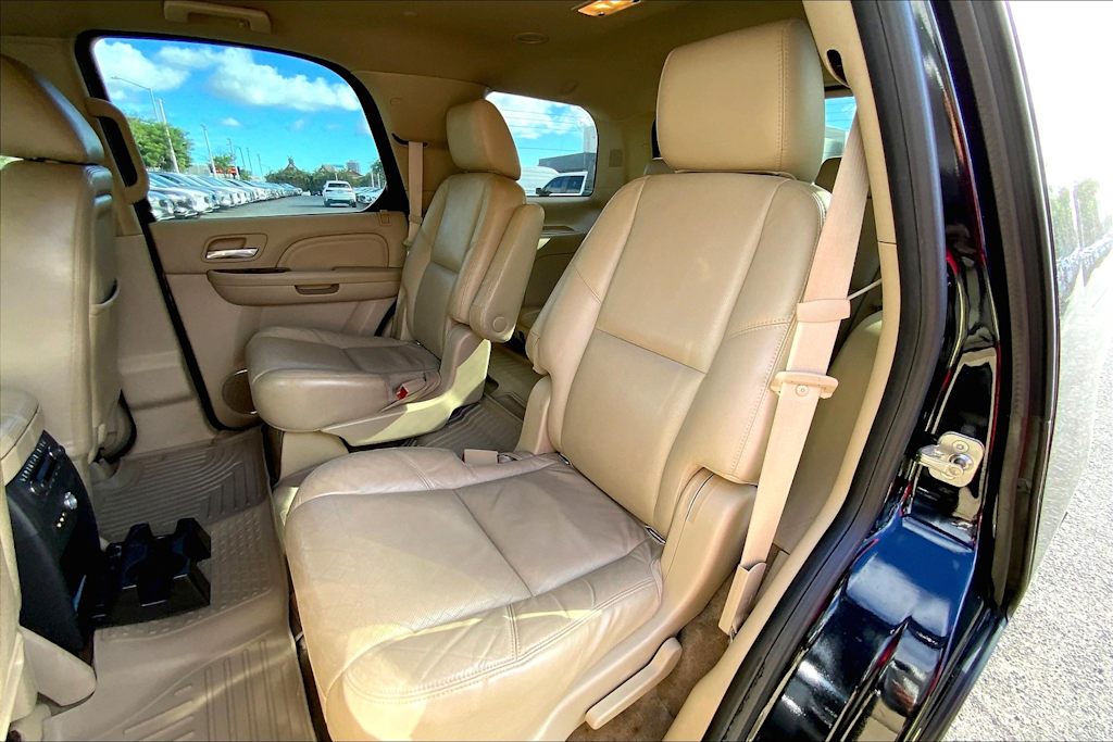 2011 Cadillac Escalade  13