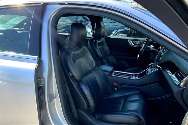 2019 Lincoln Continental Base 12