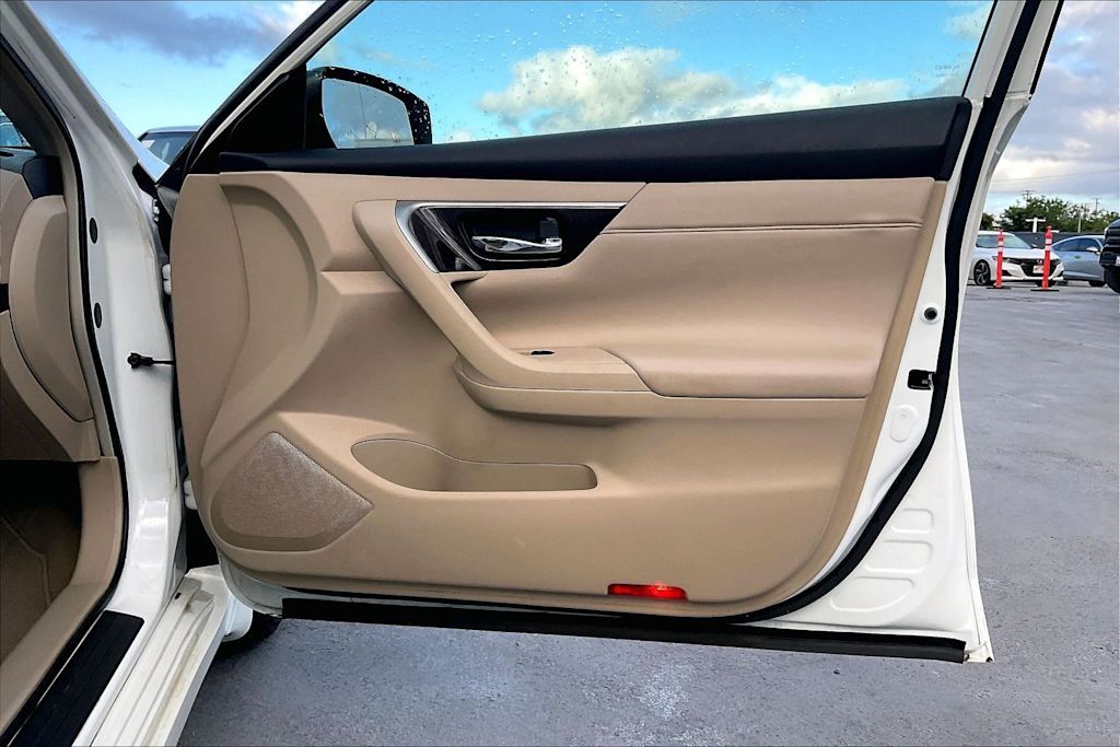 Thumbnail: 2013 Nissan Altima - 28
