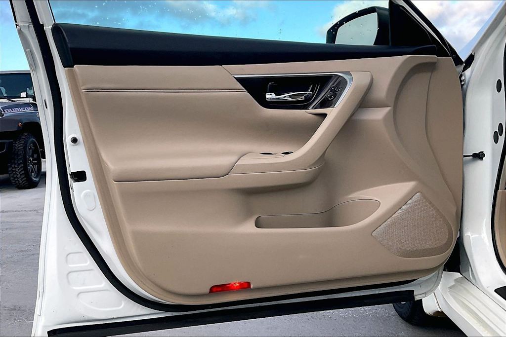 Thumbnail: 2013 Nissan Altima - 27
