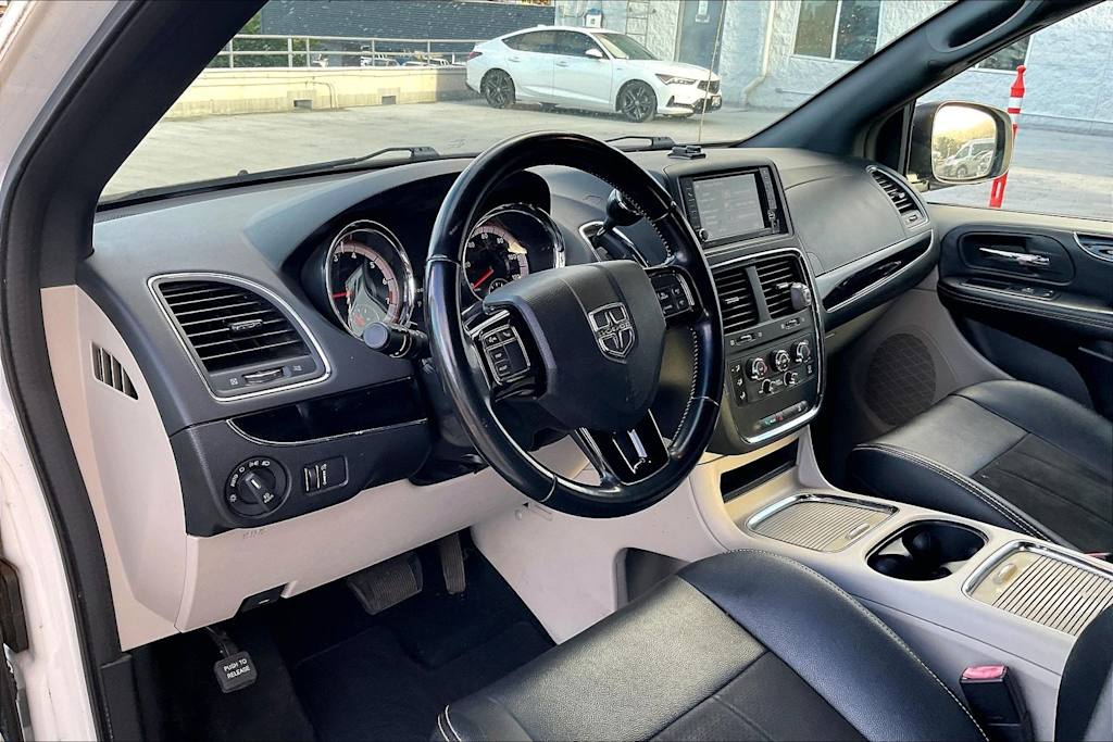 Thumbnail: 2019 Dodge Grand Caravan - 2