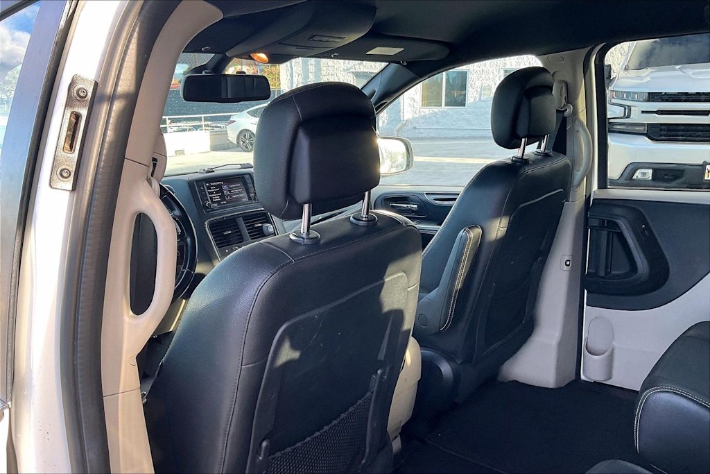 Thumbnail: 2019 Dodge Grand Caravan - 13