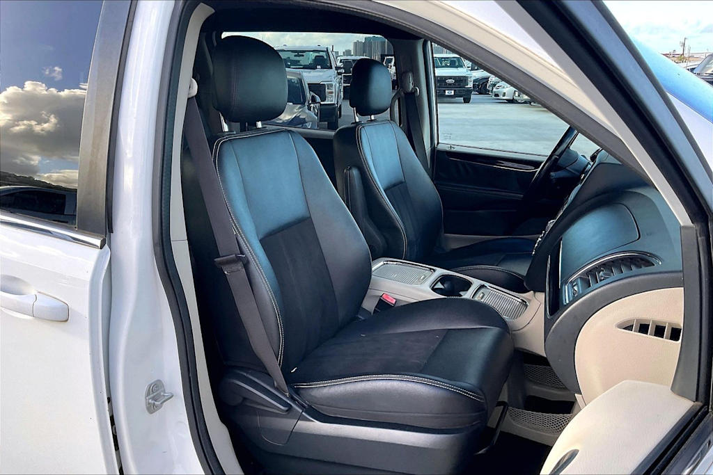 Thumbnail: 2019 Dodge Grand Caravan - 12