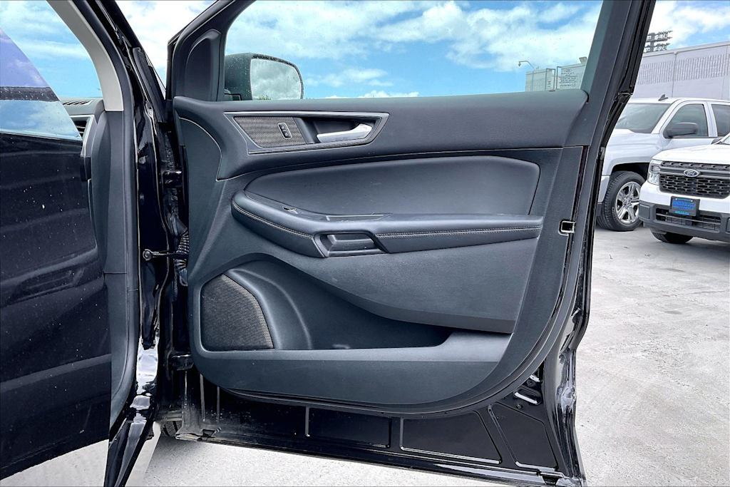 Thumbnail: 2023 Ford Edge - 28