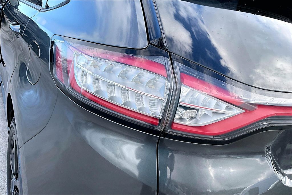 Thumbnail: 2018 Ford Edge - 32