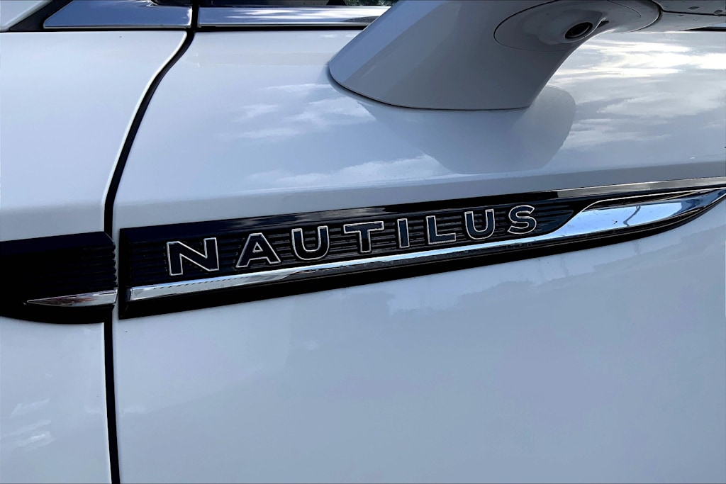 2021 Lincoln Nautilus Black Label 7