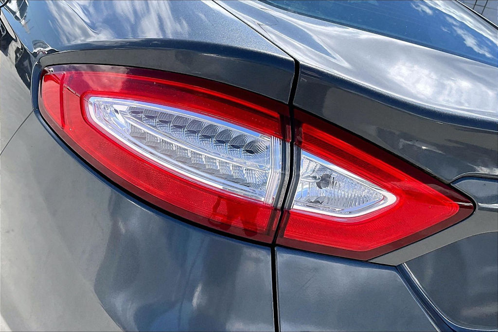 Thumbnail: 2016 Ford Fusion - 32