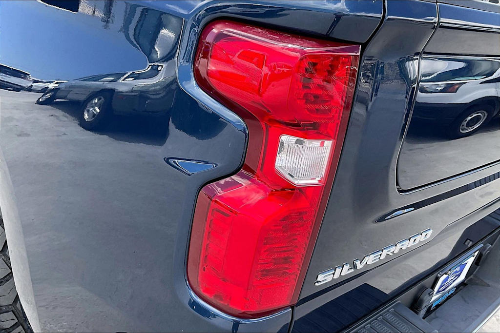 Thumbnail: 2022 Chevrolet Silverado 1500 - 32