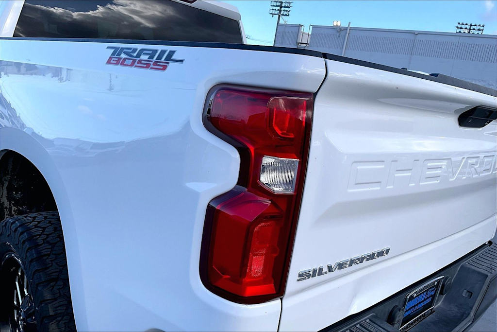 Thumbnail: 2020 Chevrolet Silverado 1500 - 32