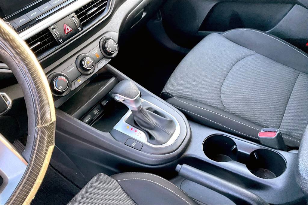 Thumbnail: 2022 Kia Forte - 17