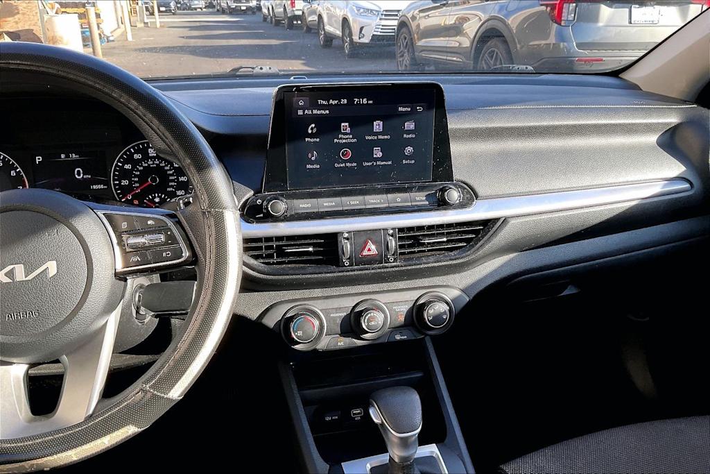 Thumbnail: 2022 Kia Forte - 15