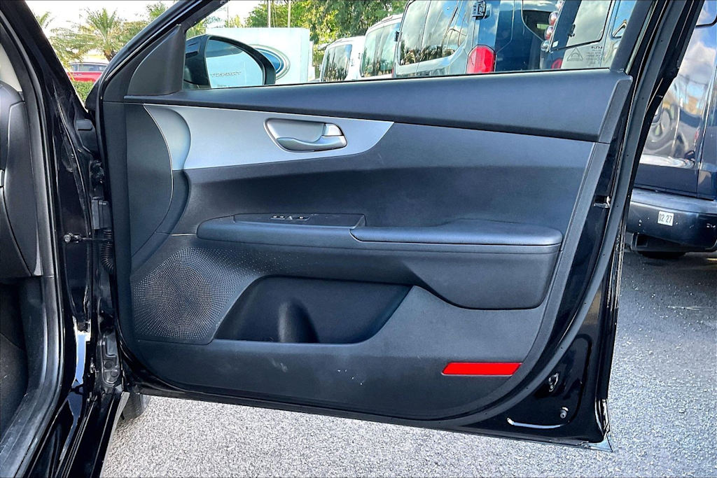Thumbnail: 2022 Kia Forte - 28